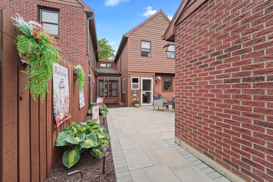 310 Patio Drive, Endwell, New York image 2