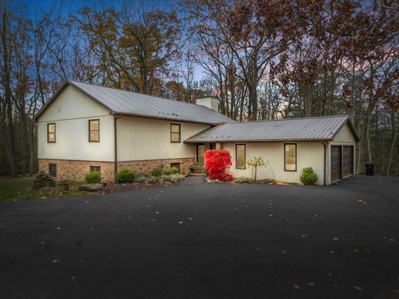 1761 N Cafferty Hill Road