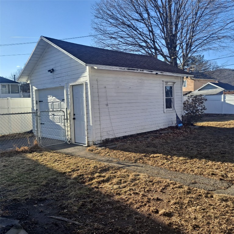 619 Jennings St, Endicott, New York image 2