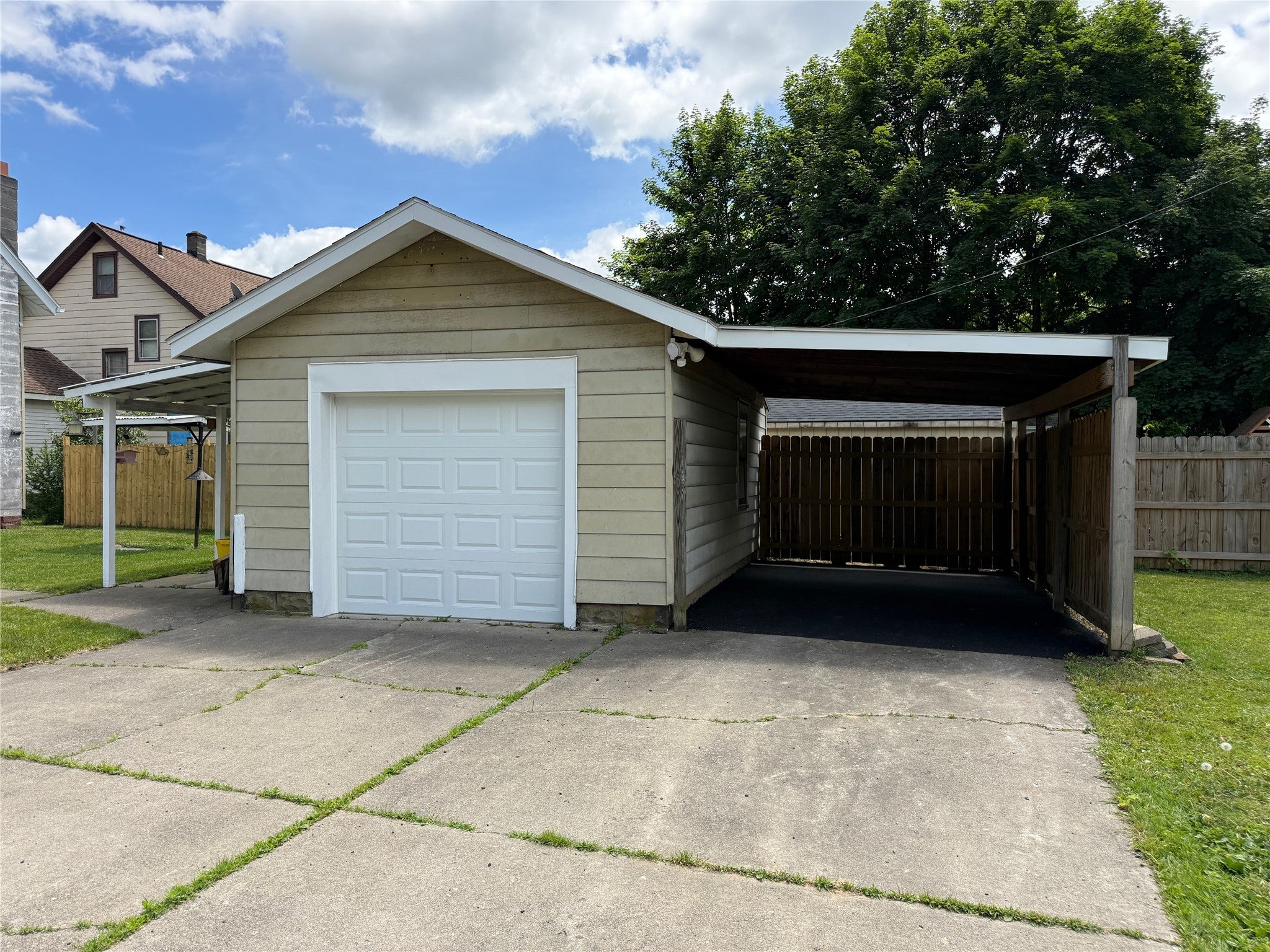 211 N Page Avenue - Photo 3