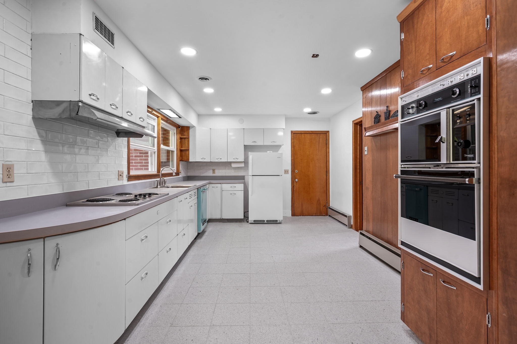 135 N Meadowbrook Lane