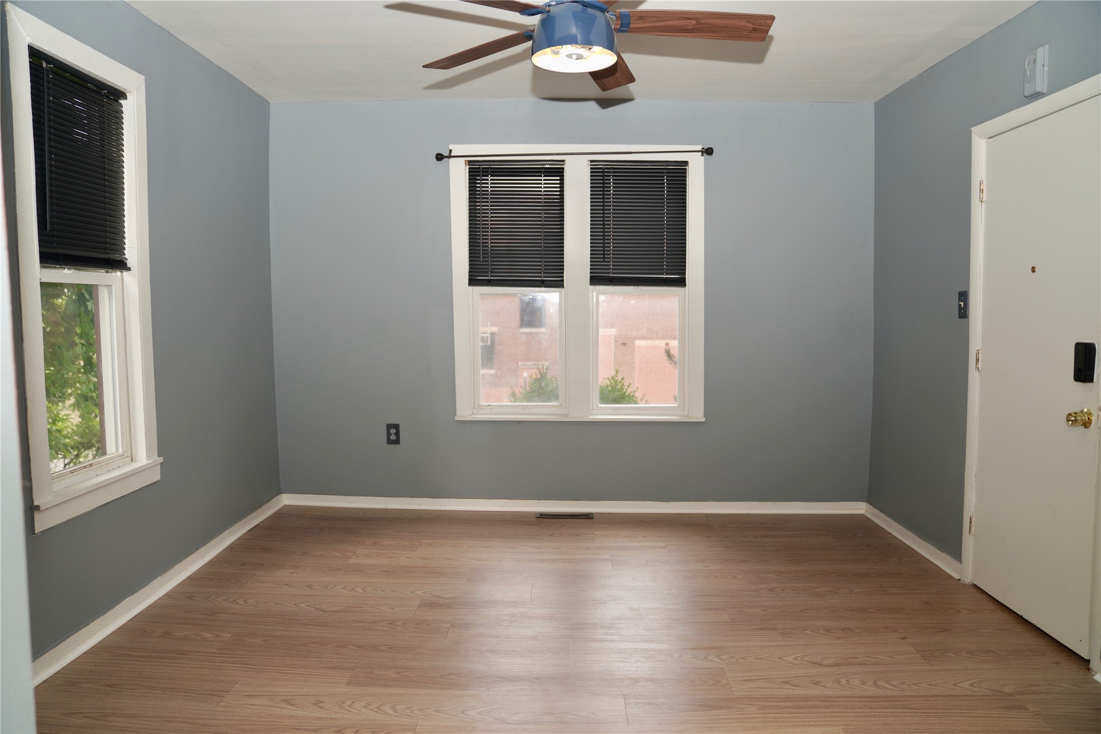 122 Conklin Avenue - Photo 4
