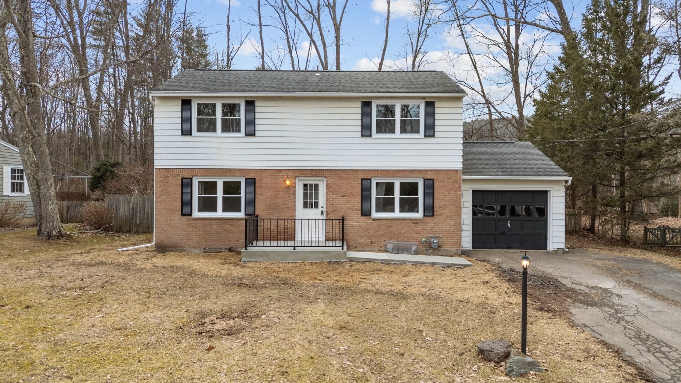 250 Ridgefield Rd, Endicott, New York image 1