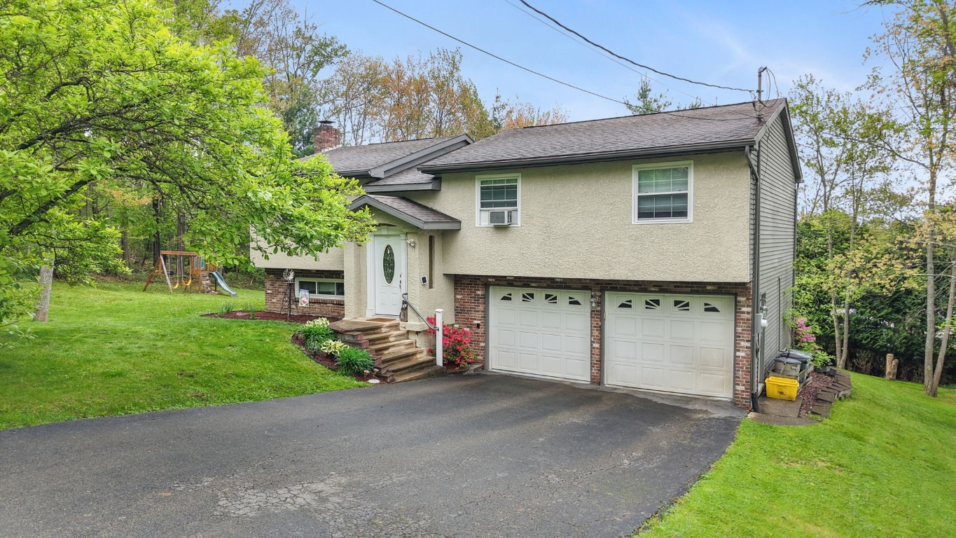 1018 Milan Avenue, Endicott, New York image 2