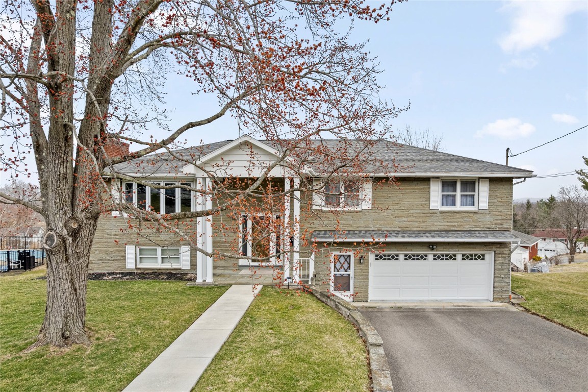 712 Redwood Lane, Vestal, New York image 1