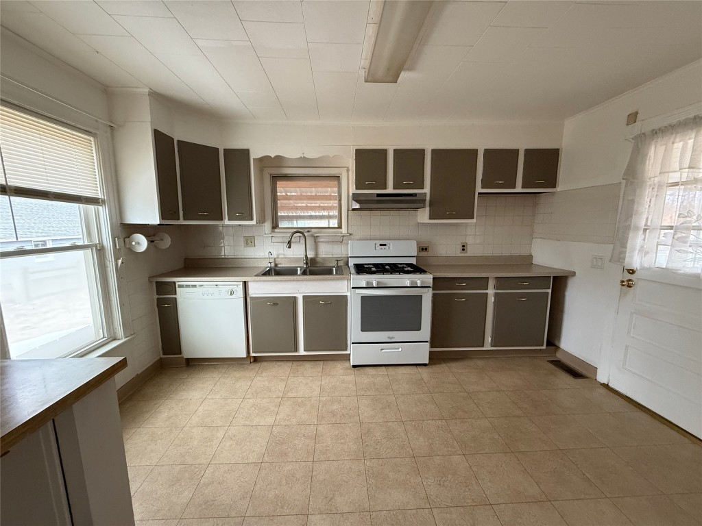 43 Haynes Avenue, Johnson City, New York image 8
