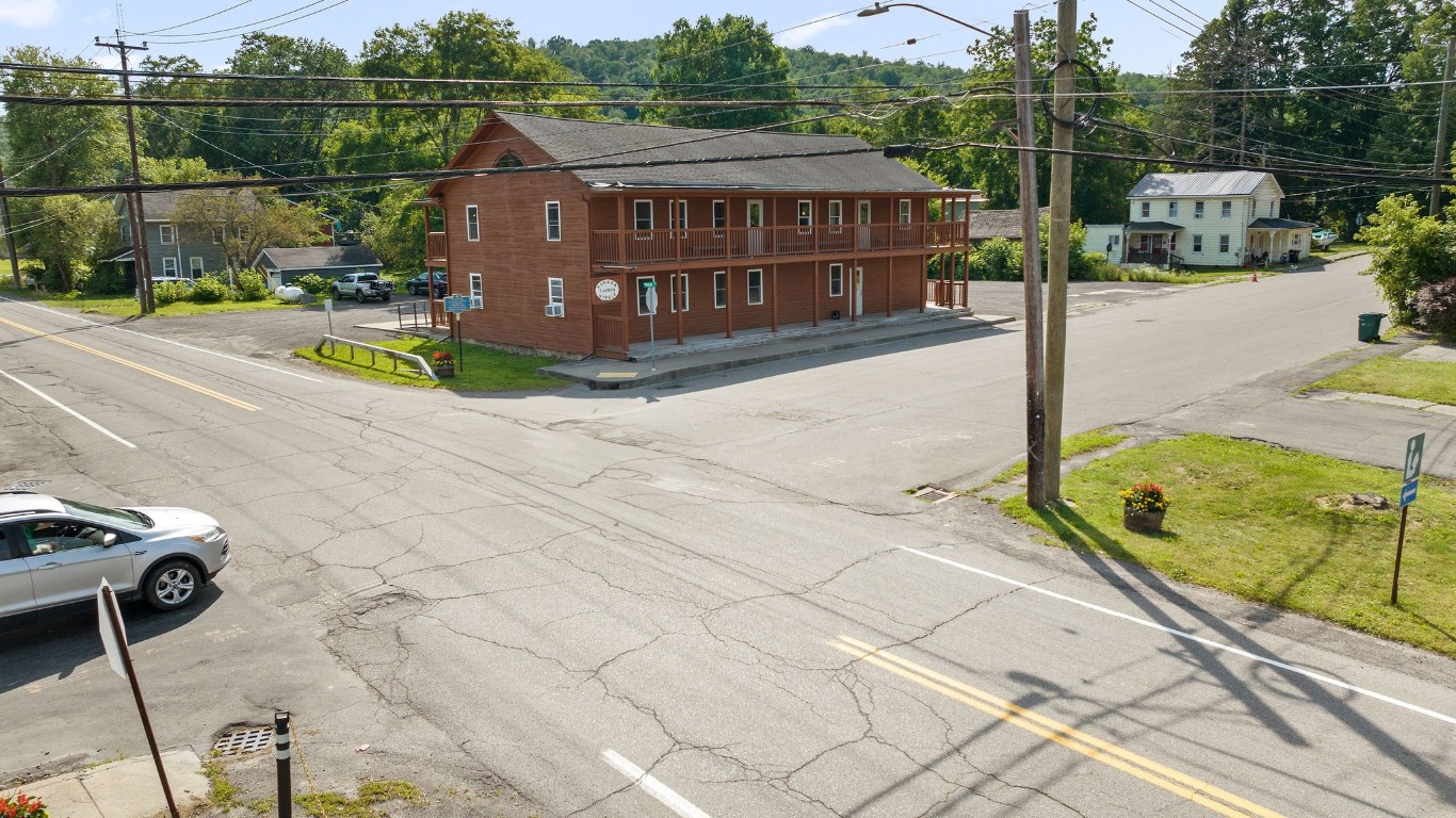 552 Main Street