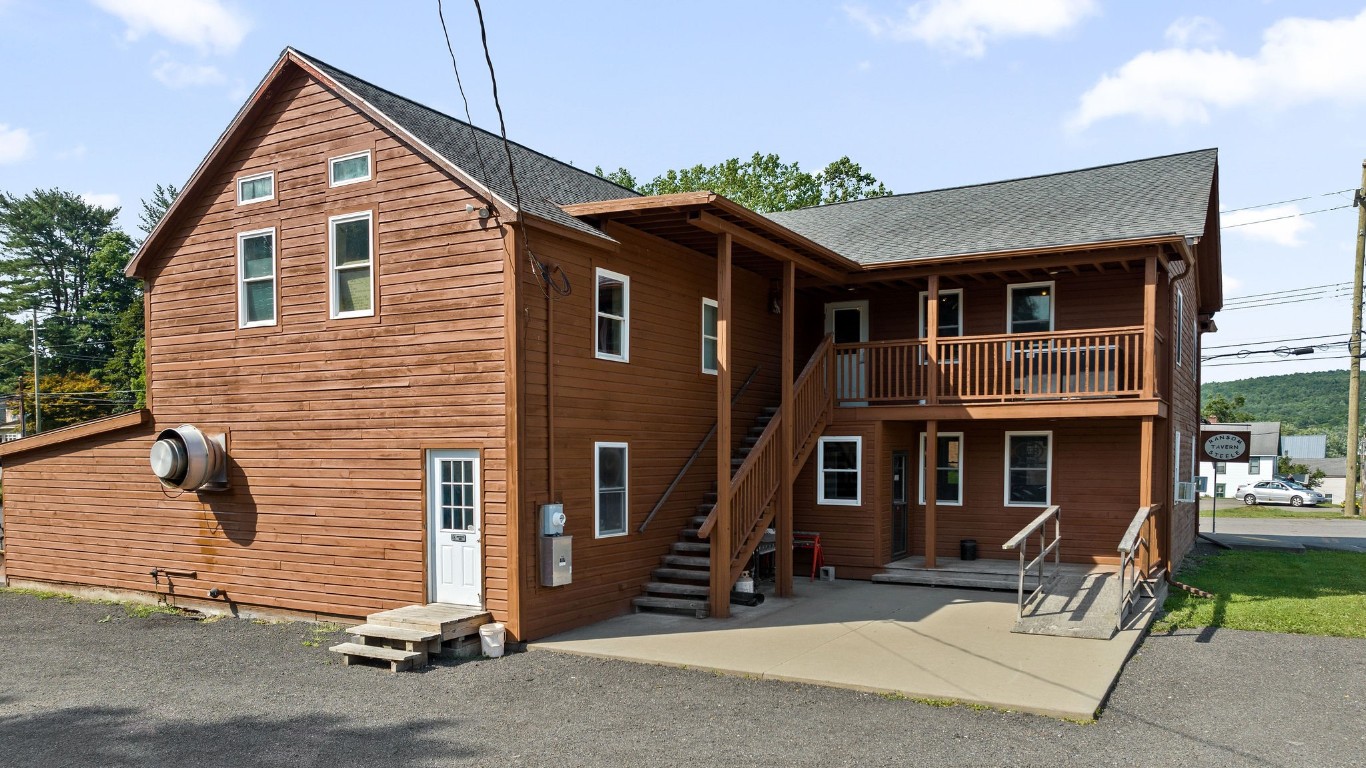 552 Main Street