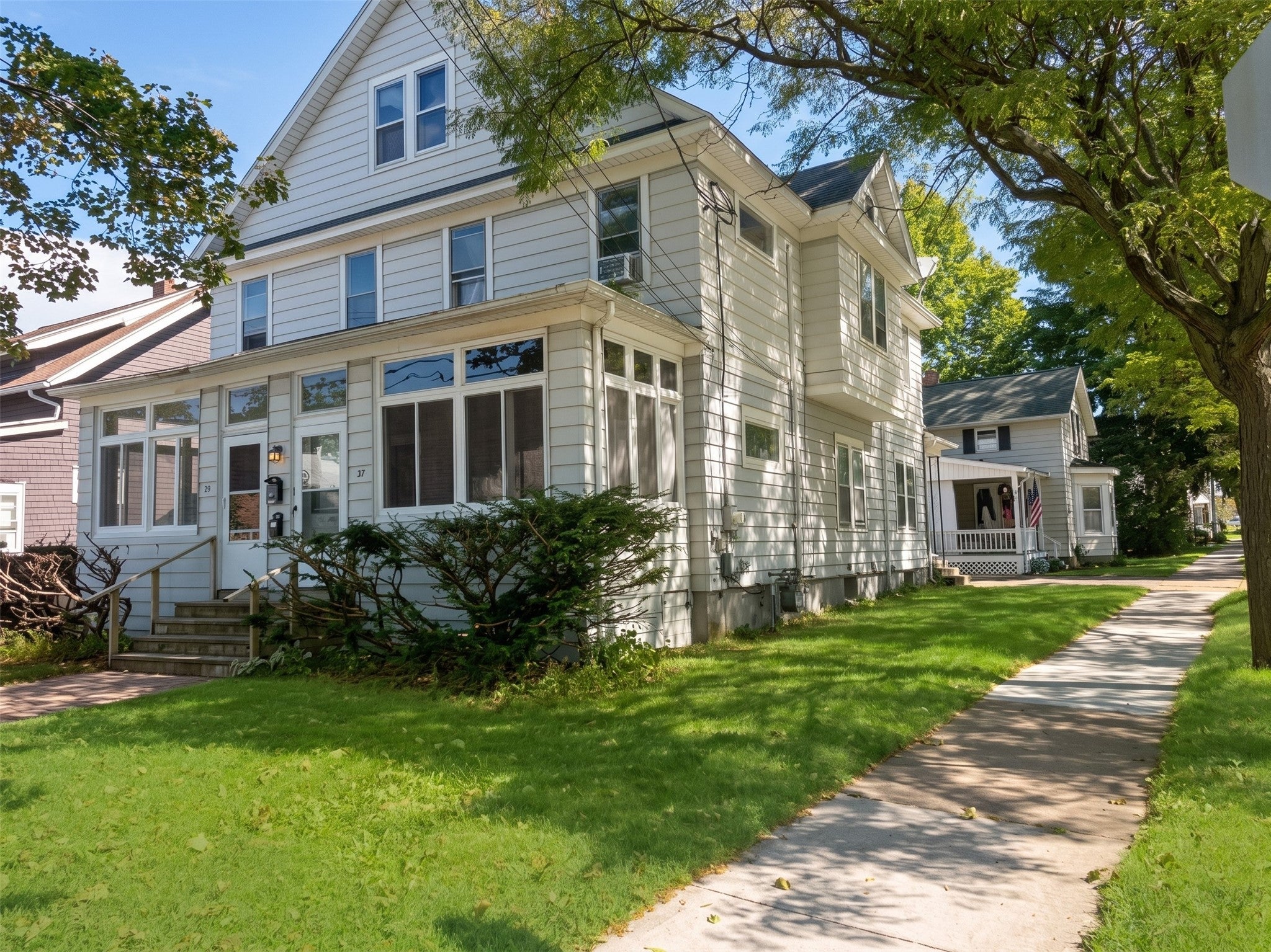 55 Tompkins St - Photo 3