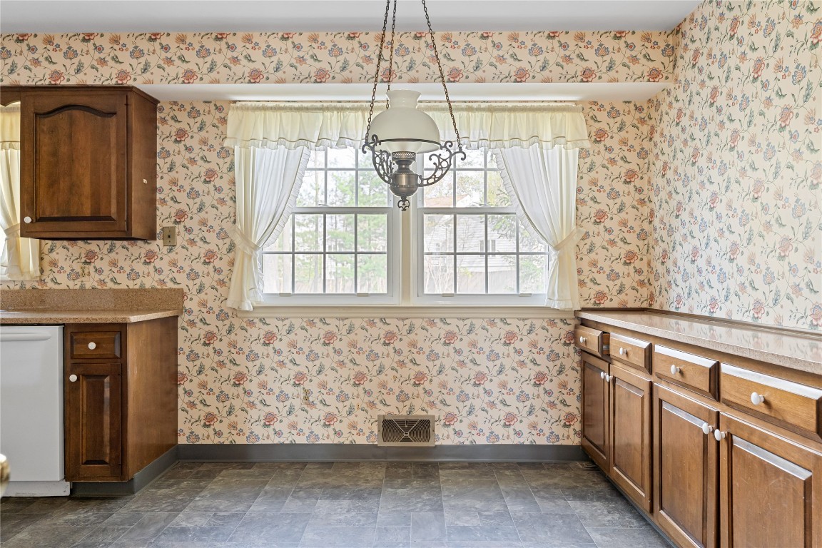 2621 Stamford Drive, Vestal, New York image 12