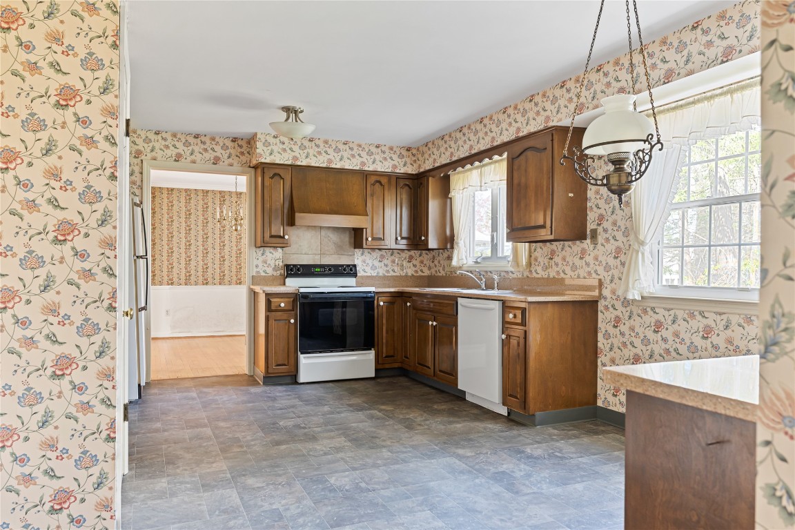 2621 Stamford Drive, Vestal, New York image 9