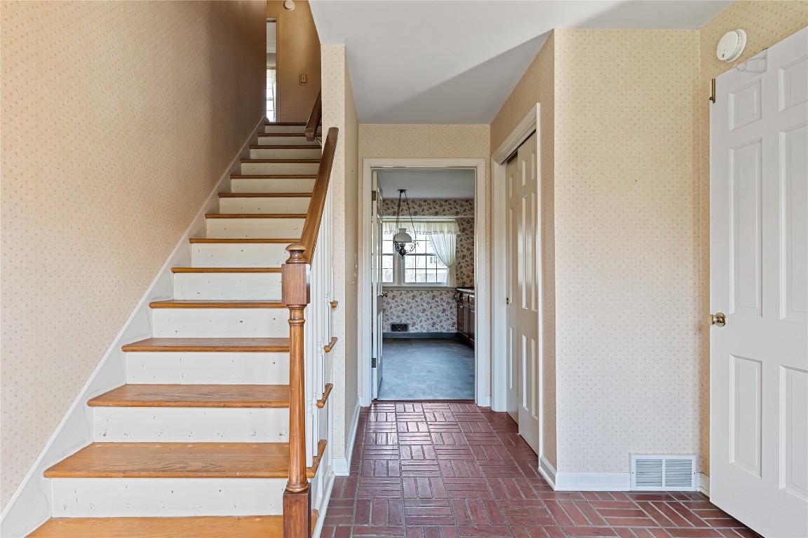 2621 Stamford Drive, Vestal, New York image 4
