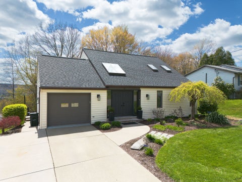 Homes For Sale - 3 Governeurs Lane<br/> Endicott, NY 13760