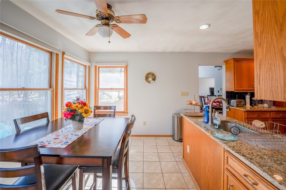 1912 Clover Drive, Vestal, New York image 8