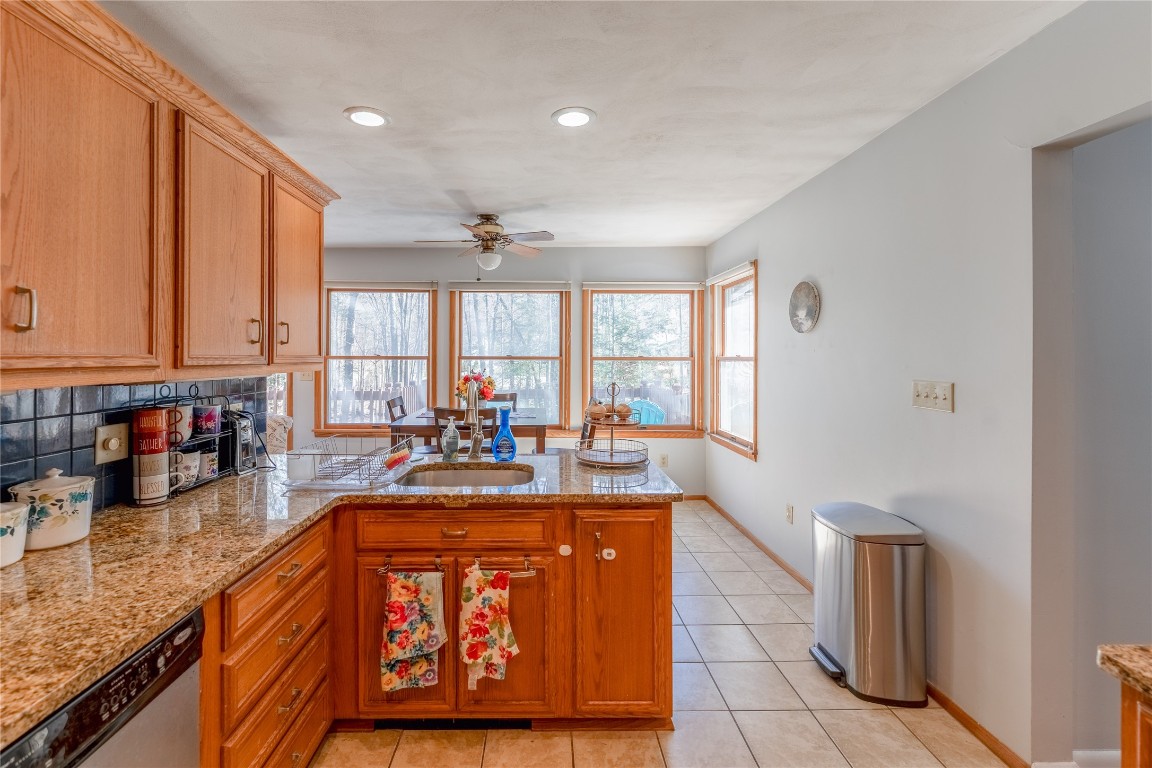 1912 Clover Drive, Vestal, New York image 9