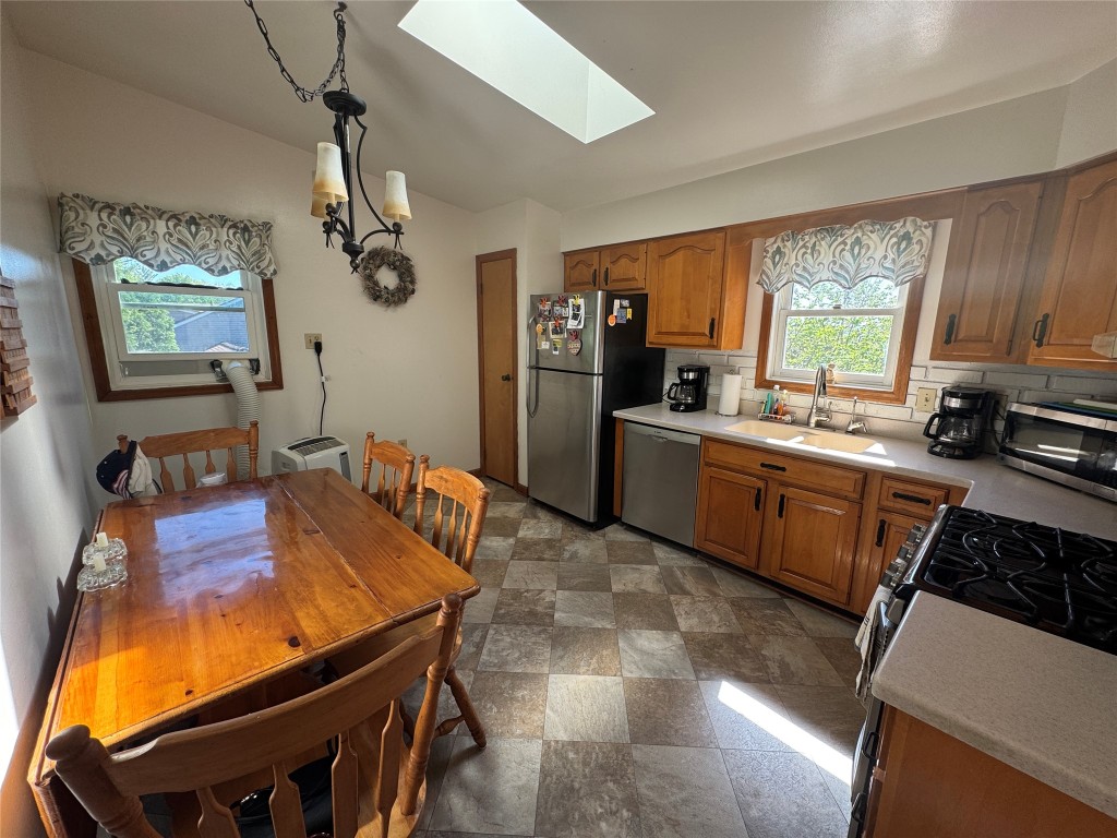 829 Rosewood Terrace, Endwell, New York image 5
