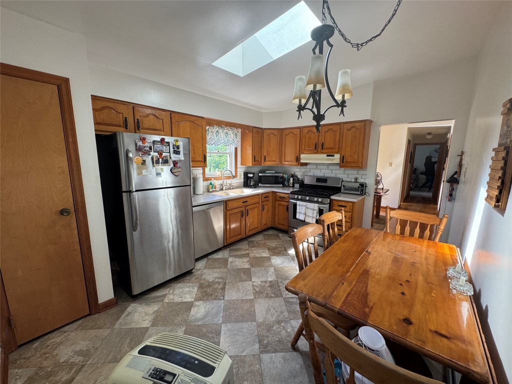 829 Rosewood Terrace, Endwell, New York image 6