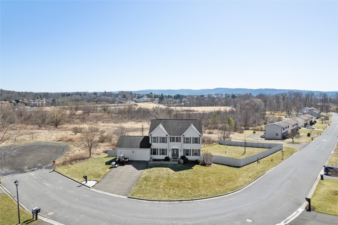 924 Anne Lane, Endicott, New York image 1