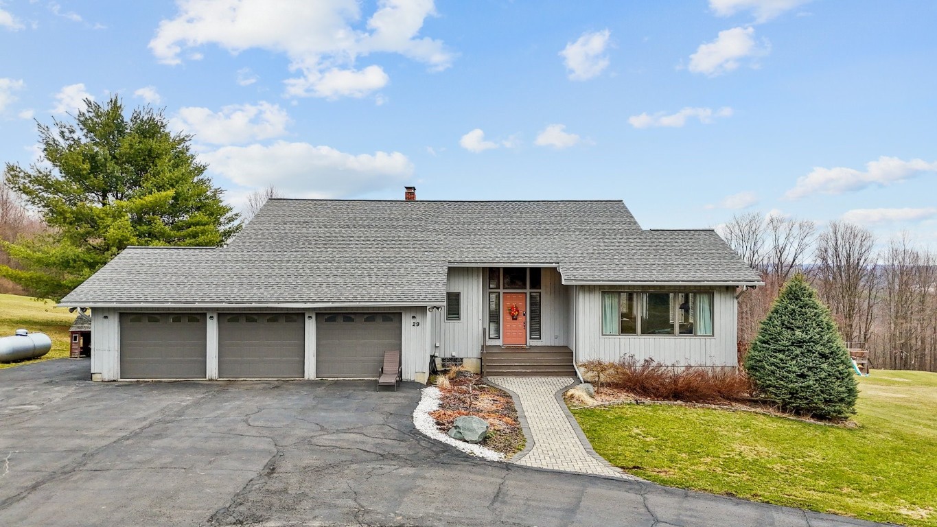 29 W Hill Road, Vestal, New York image 1