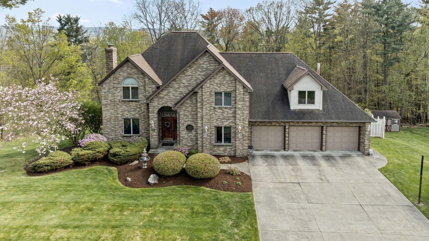 2656 Clearview Drive, Endicott, New York image 1