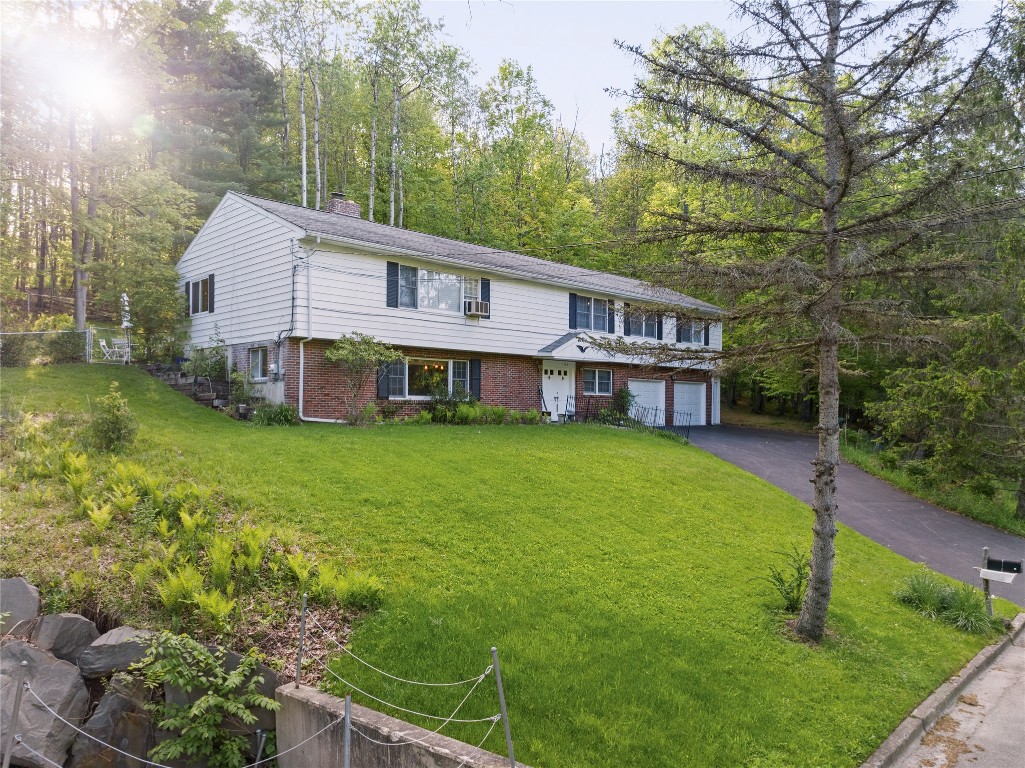 1204 Hartwick Lane, Vestal, New York image 2
