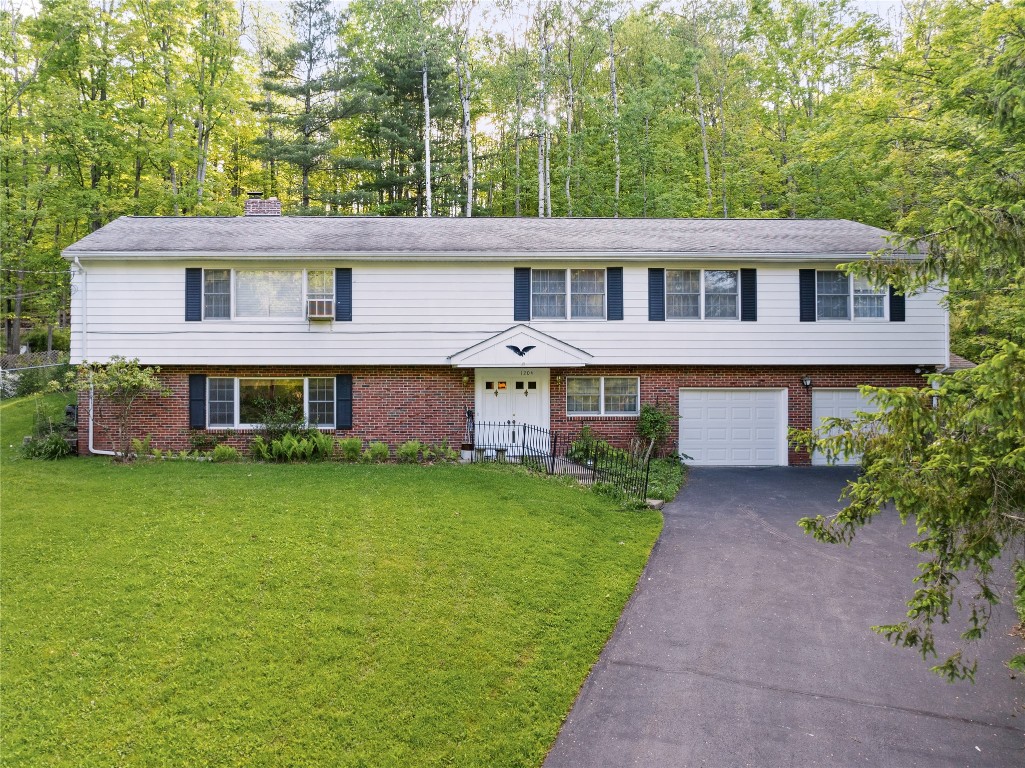 1204 Hartwick Lane, Vestal, New York image 1