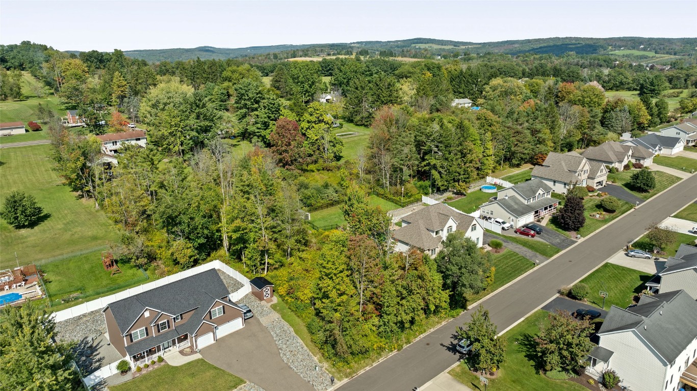 425 Country Drive, Endicott, New York image 4