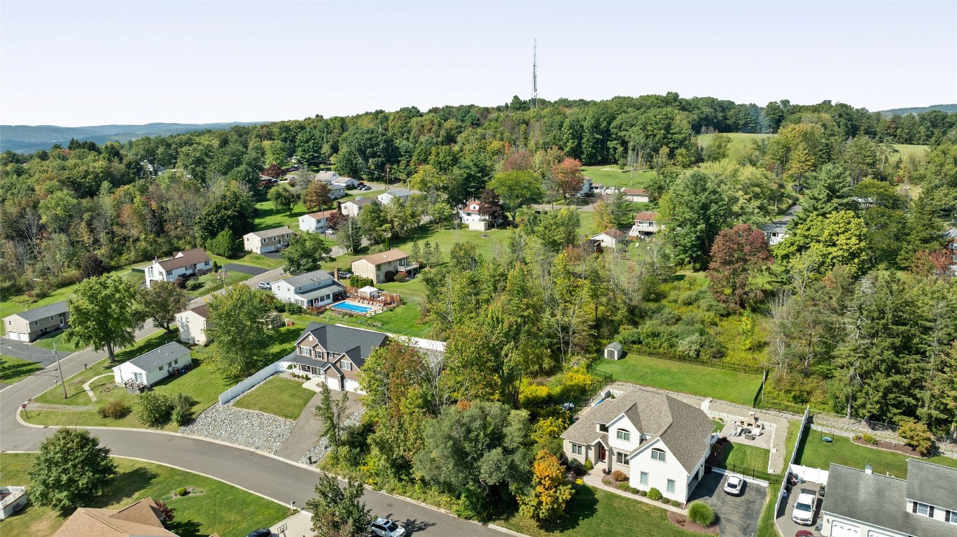 425 Country Drive, Endicott, New York image 5