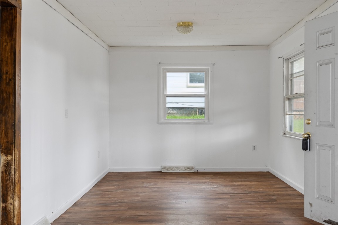 107 N Baldwin Street, Johnson City, New York image 4