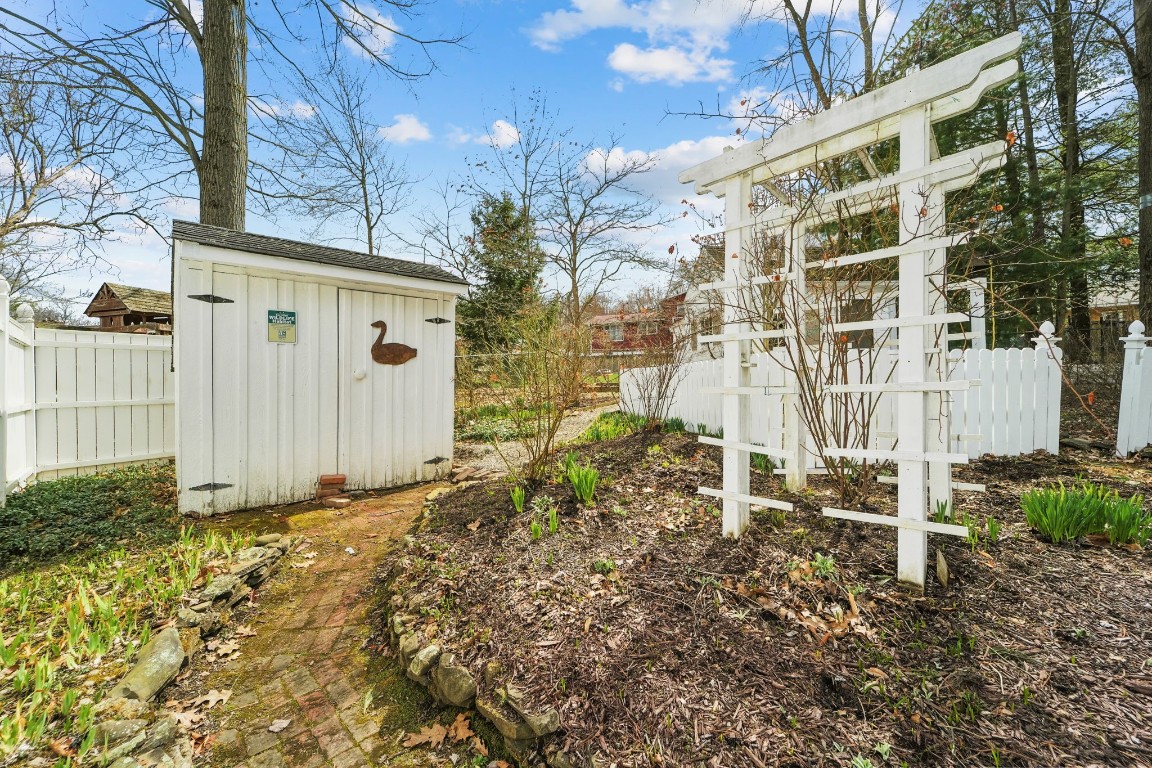 1009 Knoll Drive, Endwell, New York image 39