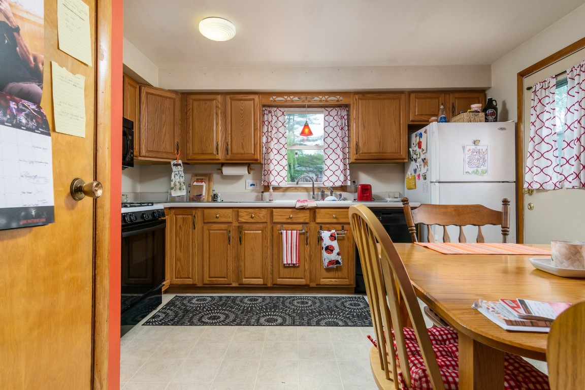 1131 Arnold Drive, Endicott, New York image 8
