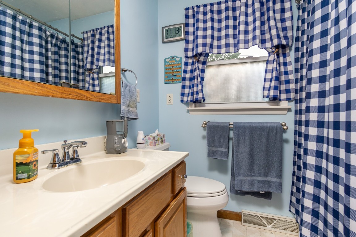 1131 Arnold Drive, Endicott, New York image 11