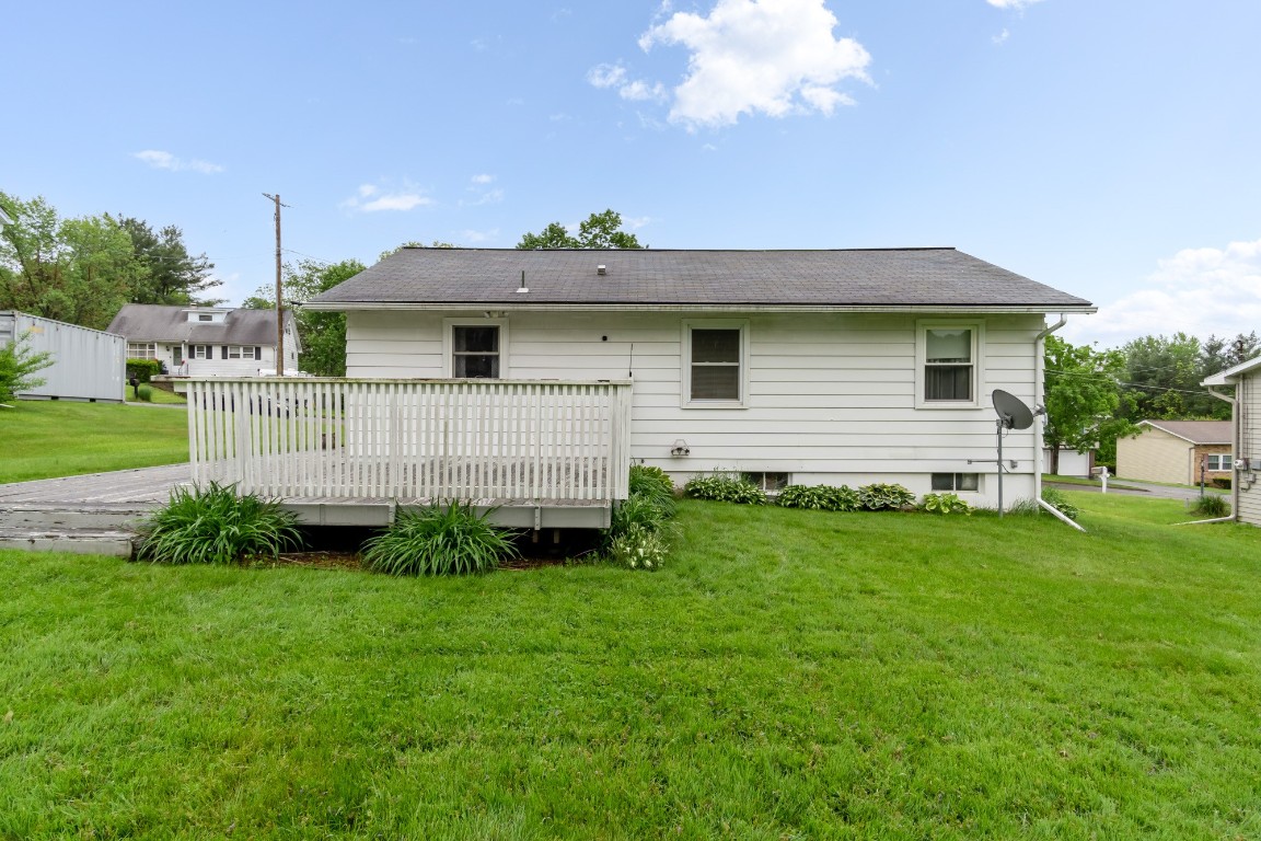 1131 Arnold Drive, Endicott, New York image 2