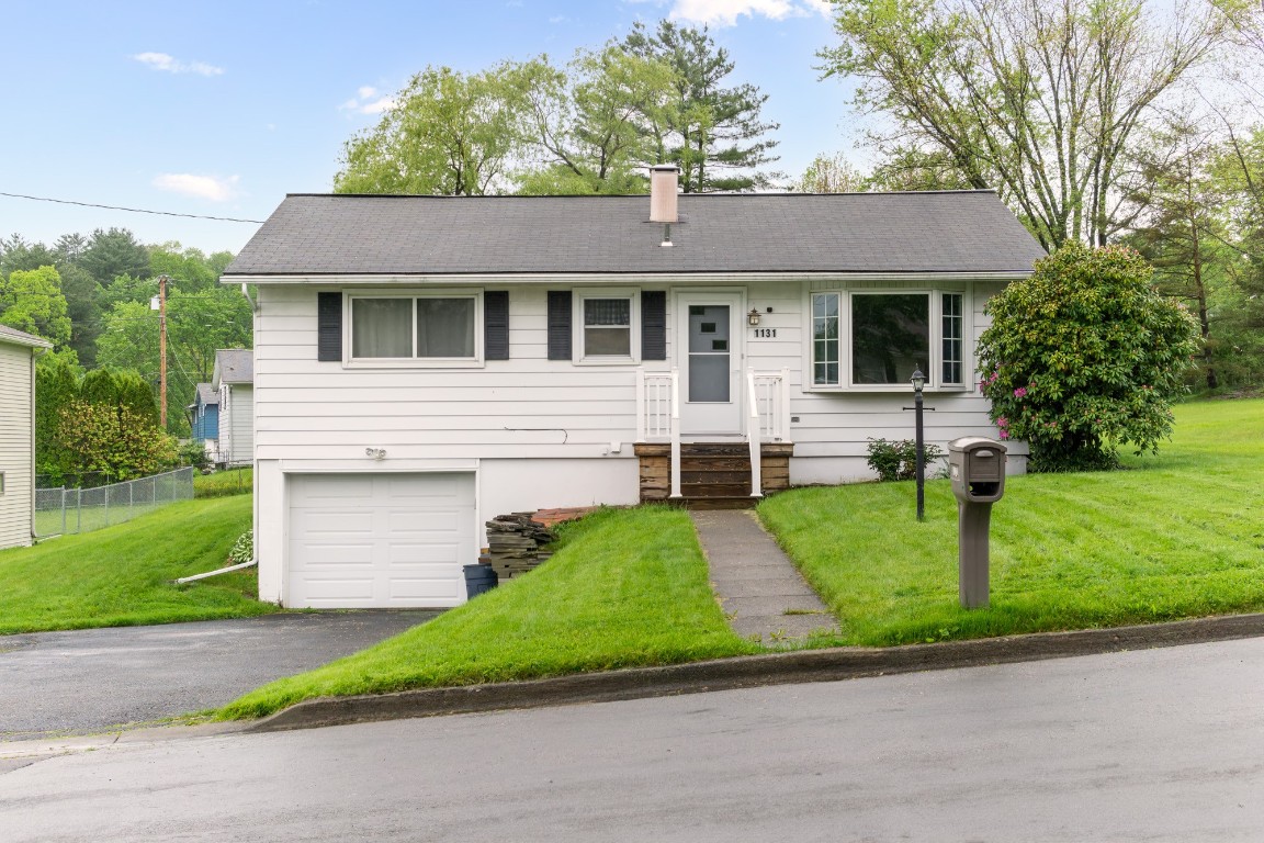 1131 Arnold Drive, Endicott, New York image 1