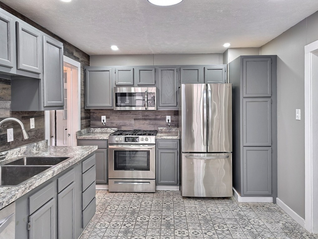 223 Madison Avenue, Endicott, New York image 2