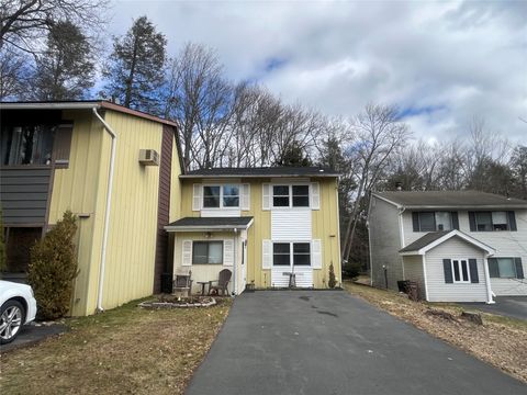 Townhouse For Sale - 35 Elizabeth Way<br/> Sullivan County, Callicoon, NY 12751