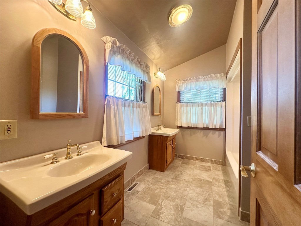 417 Brook Avenue, Vestal, New York image 23