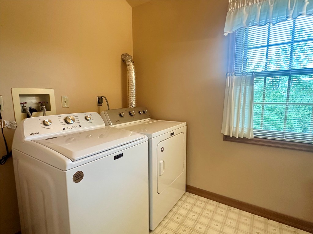 417 Brook Avenue, Vestal, New York image 15