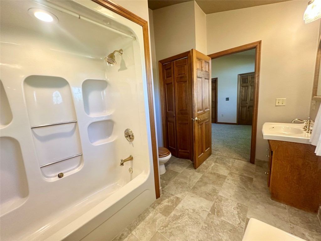 417 Brook Avenue, Vestal, New York image 24