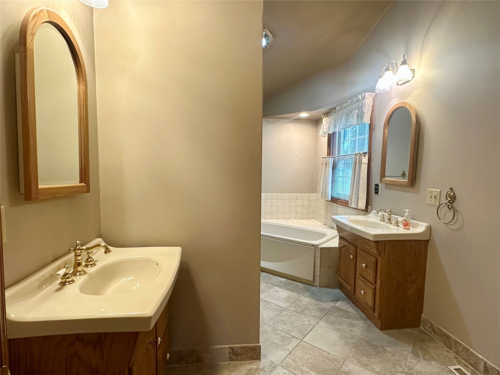 417 Brook Avenue, Vestal, New York image 17