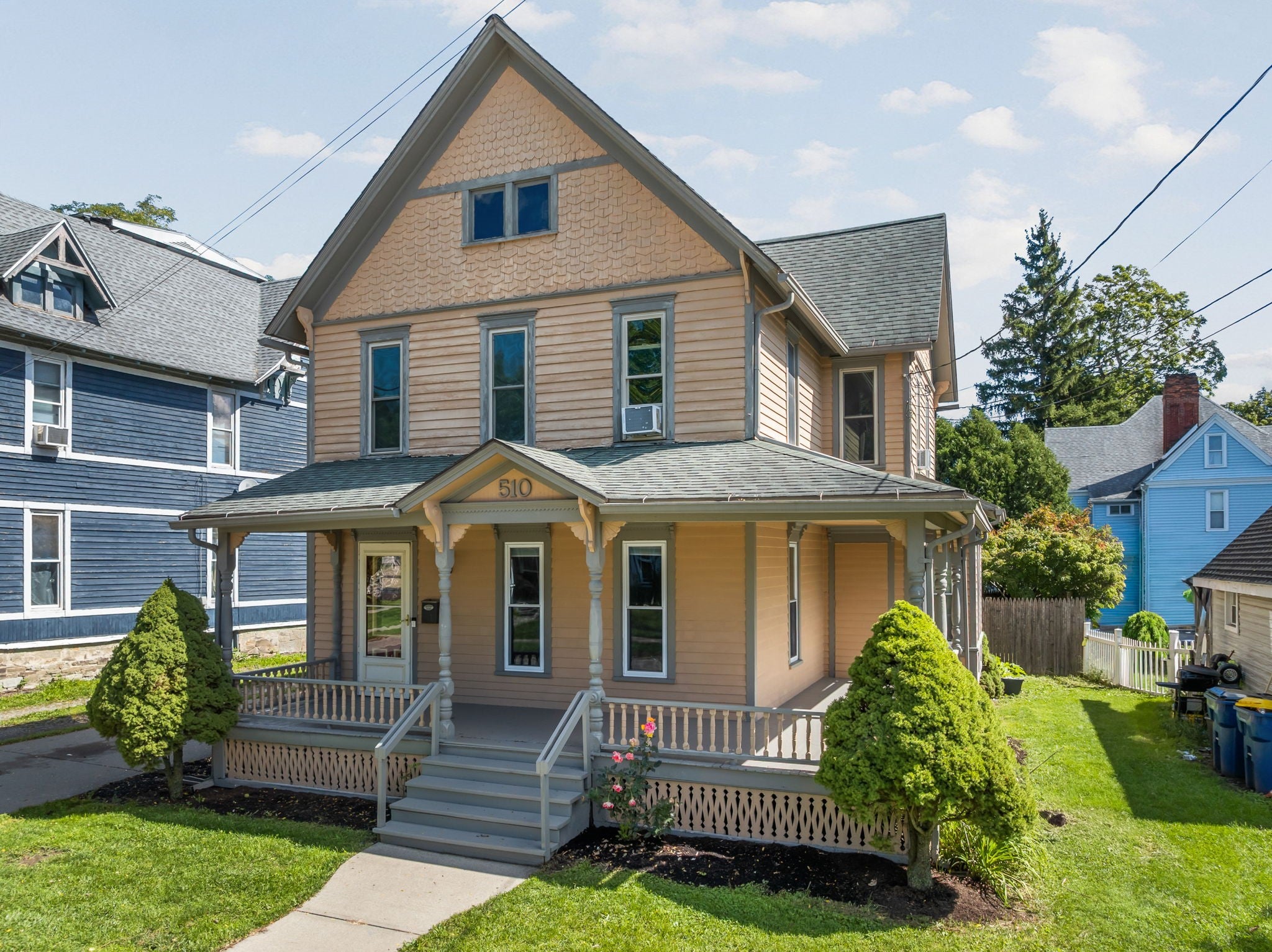 510 Clark St - Photo 3
