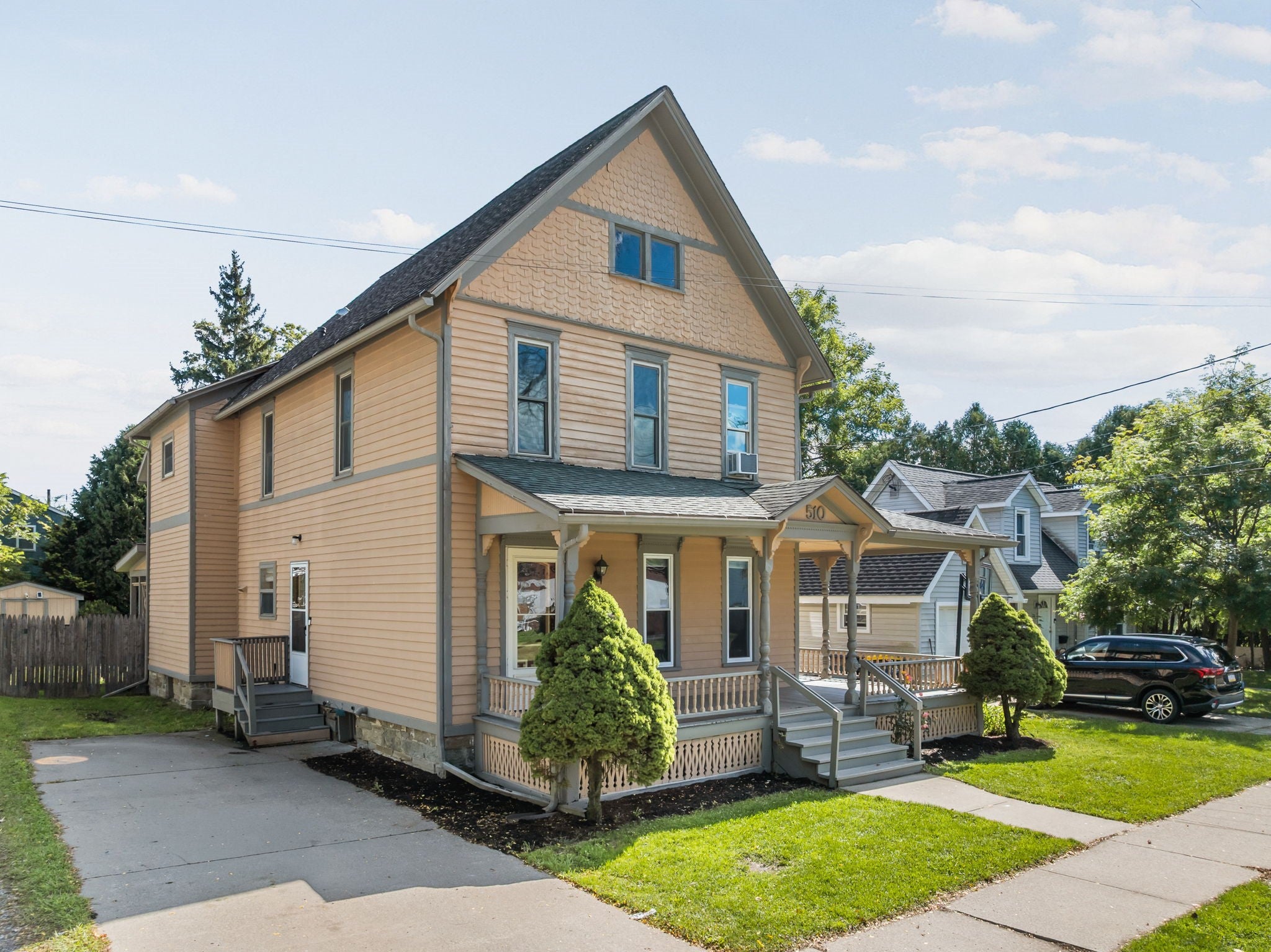 510 Clark St - Photo 2