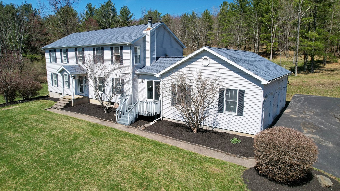 165 Meeker Road, Vestal, New York image 1