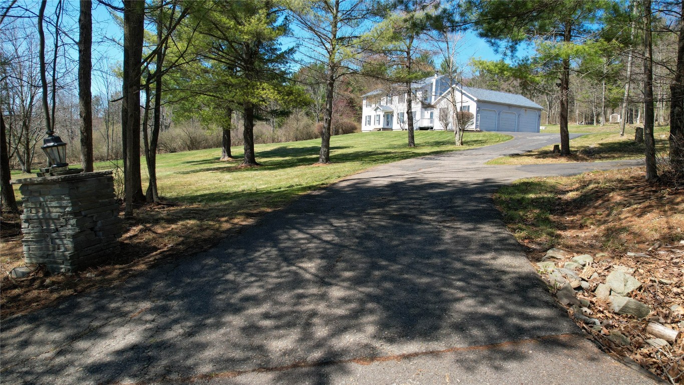 165 Meeker Road, Vestal, New York image 2