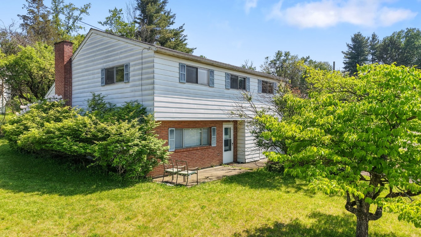 901 Marguerite Court, Vestal, New York image 1