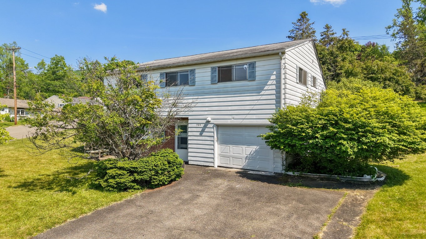 901 Marguerite Court, Vestal, New York image 2