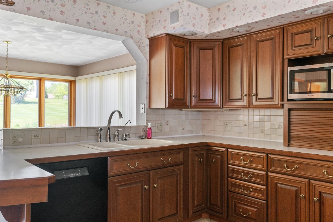 936 Schuyler Street, Endicott, New York image 17
