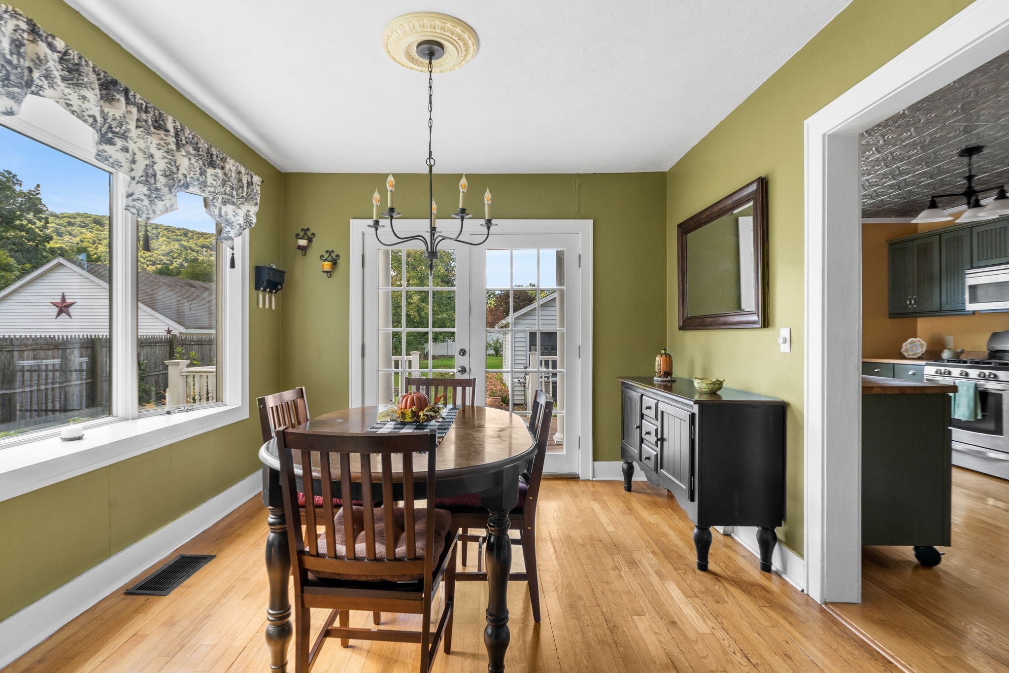 28 Montague Street - Photo 3