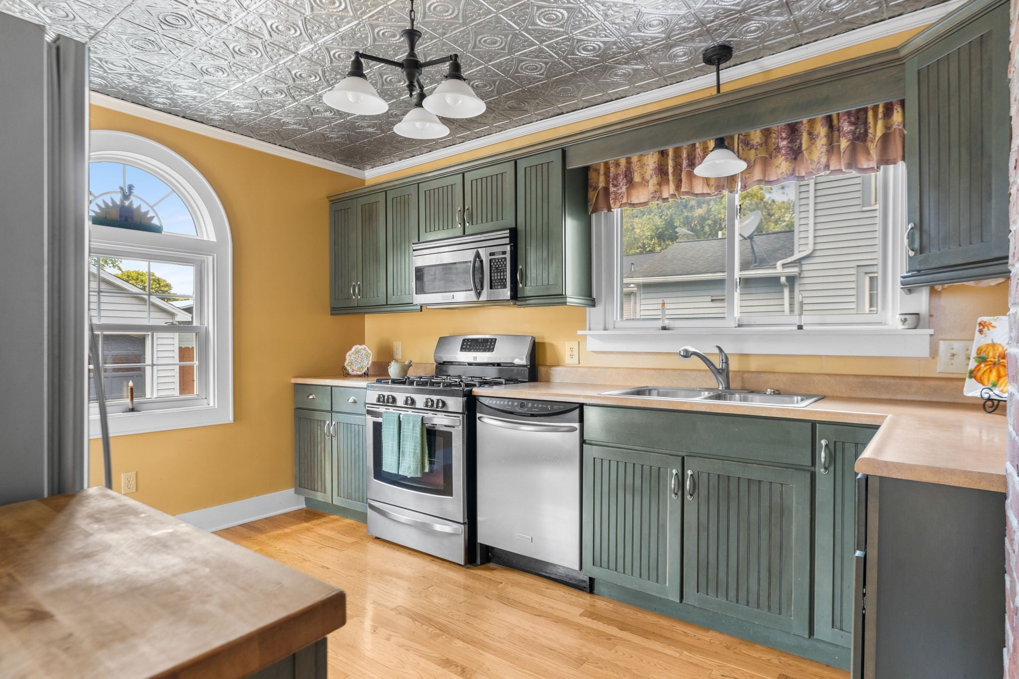 28 Montague Street - Photo 2