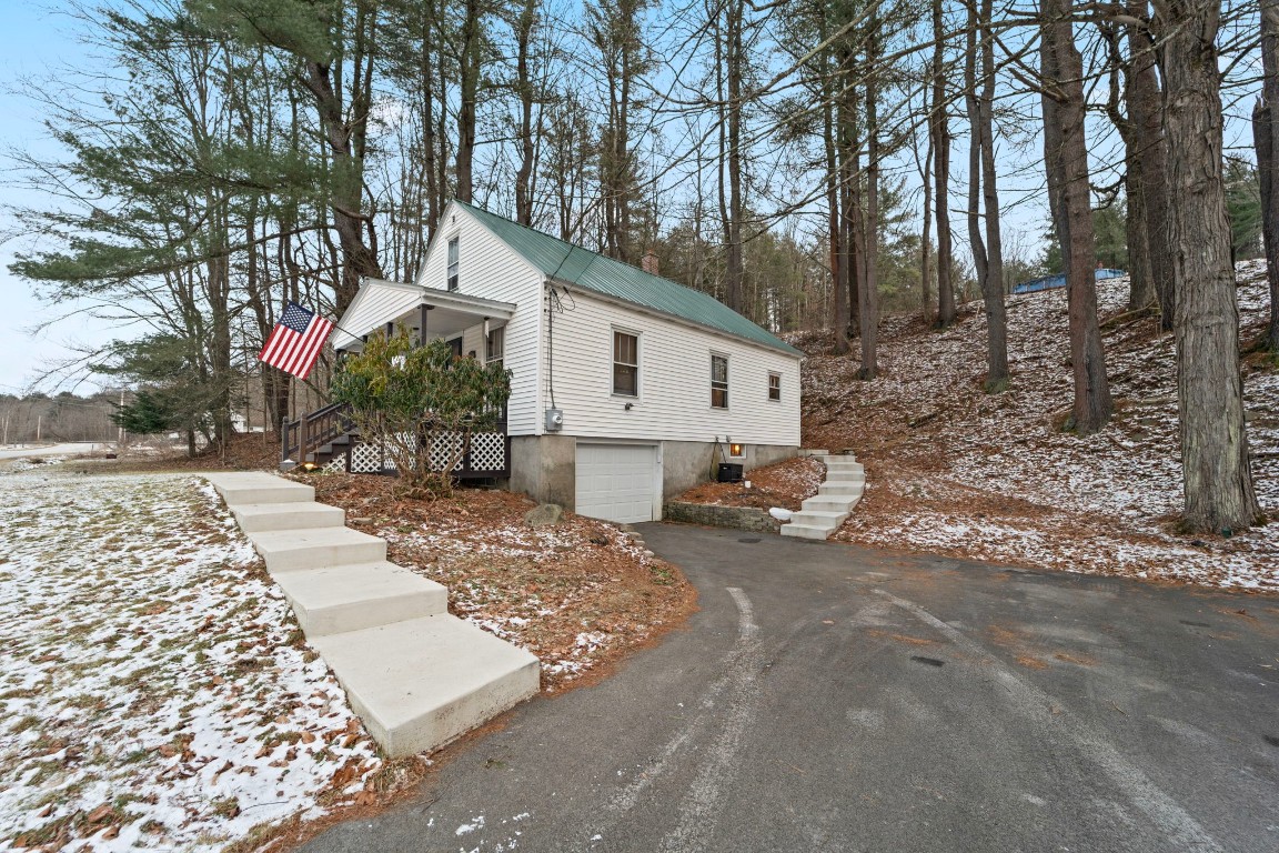 316 Powderhouse Road, Vestal, New York image 1